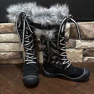 Muk Luk Gwen tall lace up boots sz 6